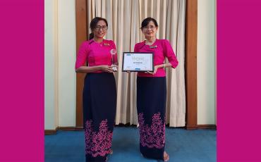 EMS Myanmar receiving their Gold performance award